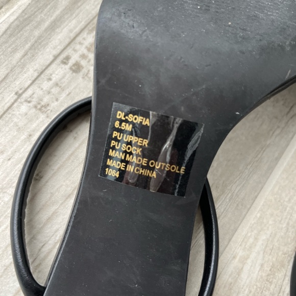 Design Lab Strappy Sandals - Picture 5 of 5